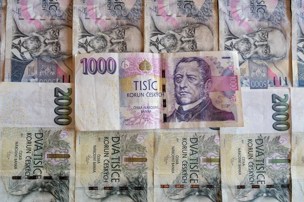 Çek banknotu, 5000 ve 2000 CZK banknotlu 1000 CZK.