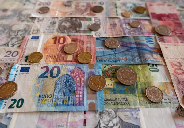 Sedlar Och Mynt Olika Valutor Euro Chf Czk Pln Idr — Stockfoto