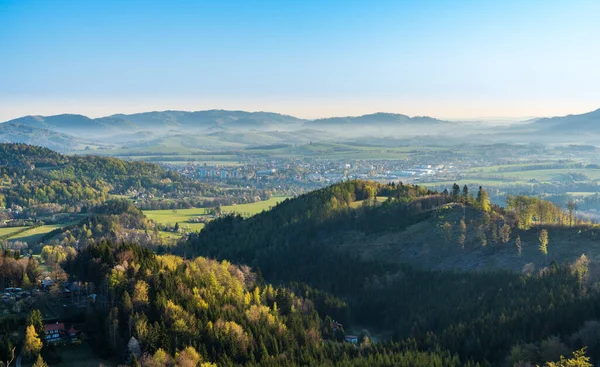 Schönes Tal Mit Dorf Und Nebel Frühlingsmorgen Beskiden — Stockfoto