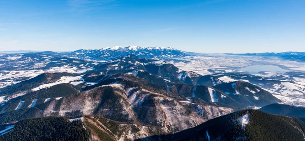 Vysoké Tatry Zasněžené Zimě Krásnými Kopci Pod Nimi Slovensko Velky — Stock fotografie