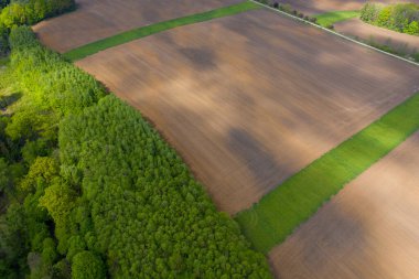 İlkbaharda tarlaların ve ormanların havadan görünüşü, Czech