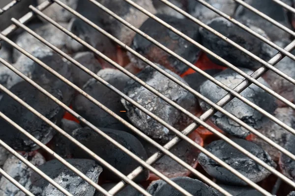 Ovanifrån Tom Och Ren Grill Träkol Grill Med Lågor Eld — Stockfoto