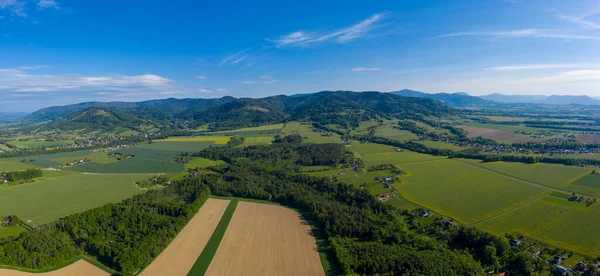 Çek Havirov yakınlarındaki Moravskoslezske Beskydy dağlarındaki Lysa Hora zirvesinde Panoramik Manzara