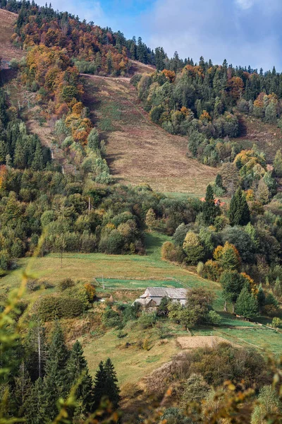 Paisaje Rural Con Una Antigua Casa Ladera Las Montañas — Foto de Stock