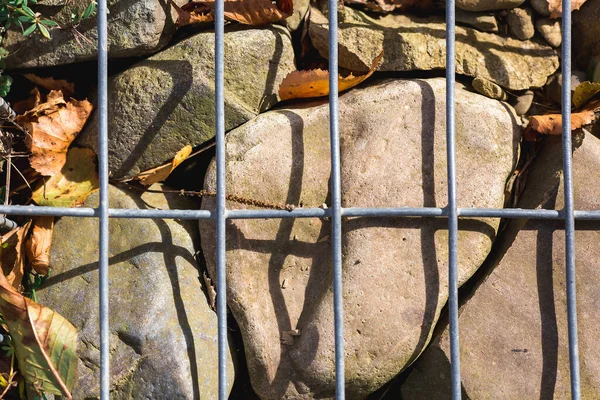 Taşlarla Dolu Kaynaklanmış Çelik Yakın Plan Gabion — Stok fotoğraf