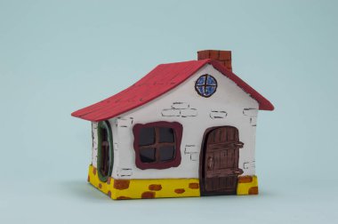 bir kağıt mavi bir arka plan üzerinde evden