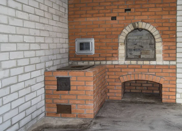Odun sobası, mangal tuğla yaptı.