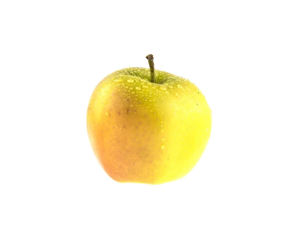 Мокрое яблоко на белом фоне — стоковое фото