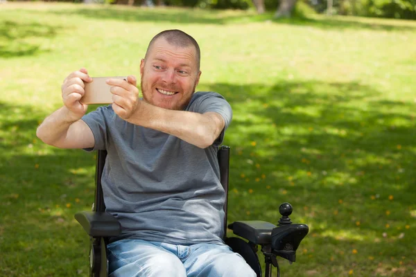Disabled man doing selfie — Stock Photo, Image
