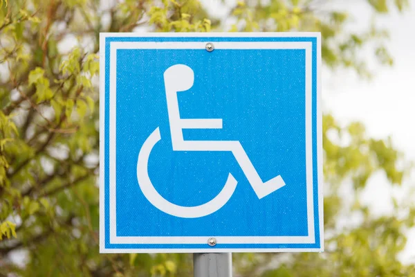 Parking dla niepełnosprawnych osób znak. — Zdjęcie stockowe