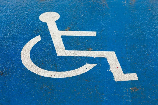 Disabili segno di parcheggio blu Fotografia Stock