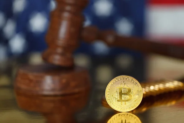 Bitcoin a soudce kladívkem Stock Fotografie