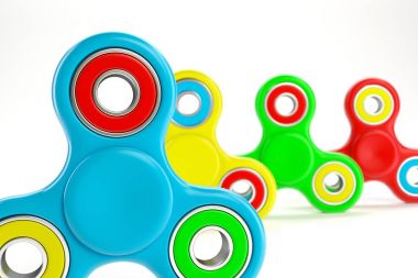 Renkli topluca spinners kümesi