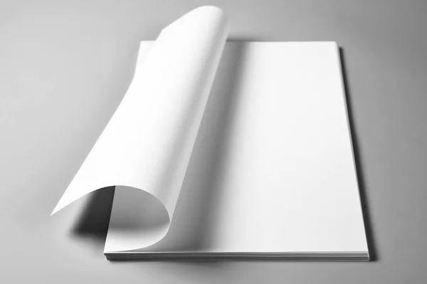 Куча Чистых Листов Бумаги Загнутой Верхней Страницей — стоковое фото