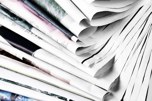 Σωρός Του Διπλωμένα Εφημερίδες — Φωτογραφία Αρχείου