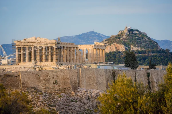 Acropole dans les rayons du coucher du soleil — Photo