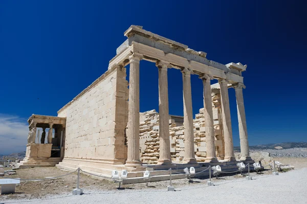 Erechtheion wuth caryatids, 아크로폴리스의 현관 — 스톡 사진