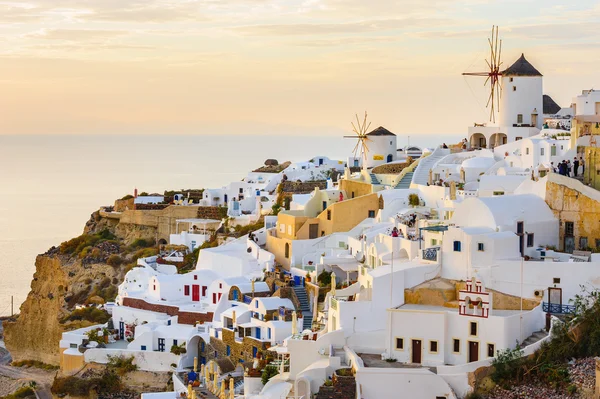 Oia in sunset rays at Santorini, Greece — Stock Photo, Image