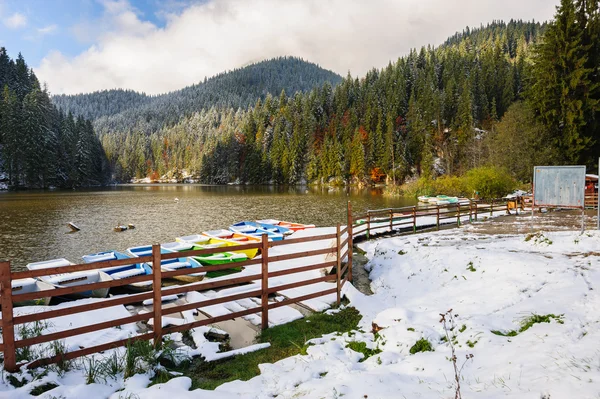 Lacul Rosu with snow, Red Lake, Romania — Stock Photo, Image