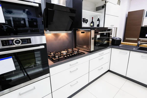 Modern hi-tek dapur, desain interior bersih — Stok Foto