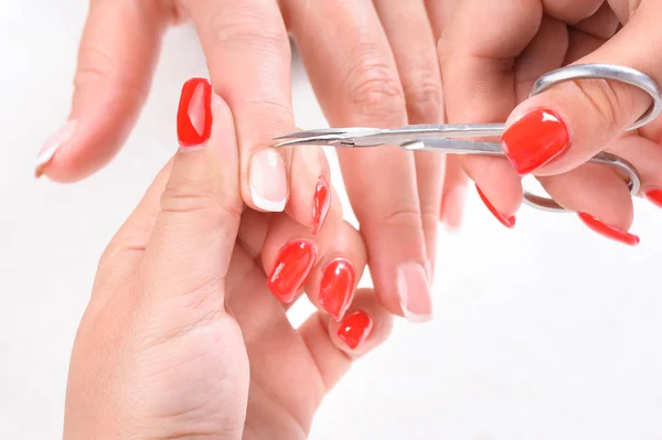 Cuticles cuidado com empurrador de cutícula — Fotografia de Stock