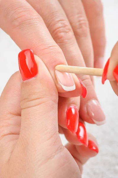 Cuticles bakım kütikül itici ile — Stok fotoğraf