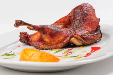 Yarısı karamelize limon ile ördek kızartma