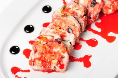 Orman meyveleri ve antep fıstığı Semifreddo tatlı