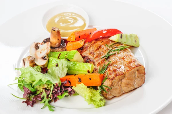 Grilled pork meat and vegetables on plate — Stock Photo, Image