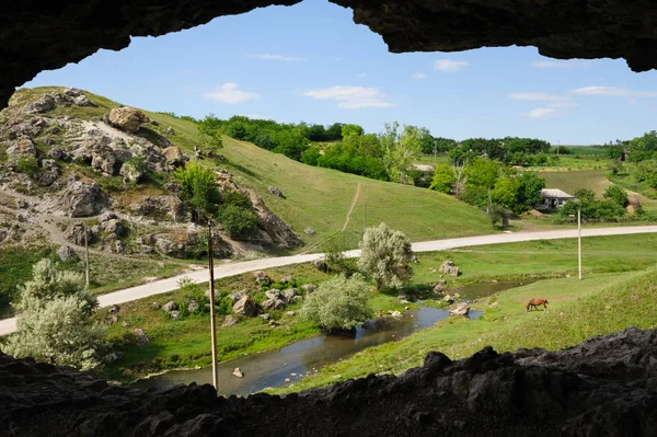 Toltre モルドバ、Butesti 村の近くの洞窟します。 — ストック写真