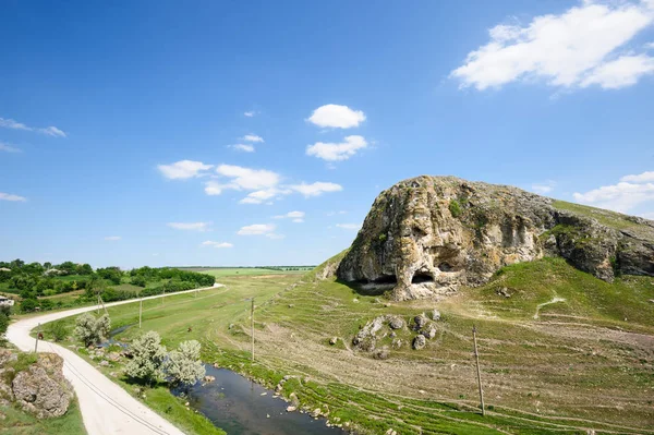 Grotte à Toltre près du village de Butesti, Moldavie — Photo