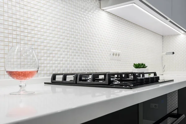 Cocina blanca moderna —  Fotos de Stock