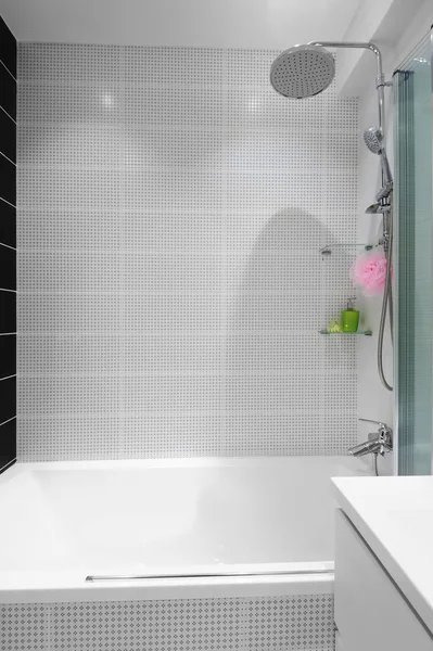 现代豪华白色浴室内 — 图库照片
