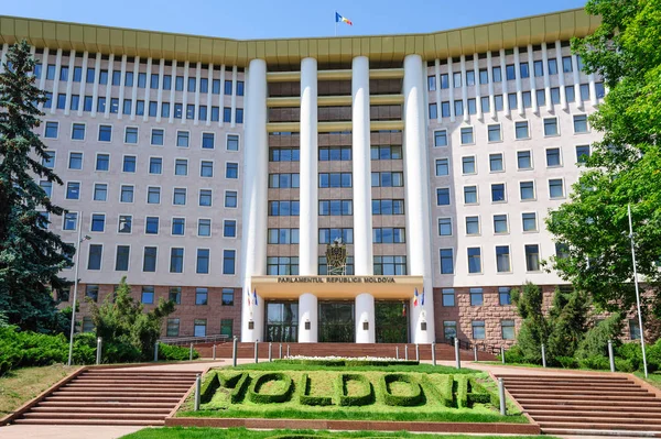 Parliament Building in Chisinau, Republic of Moldova — Stock Photo, Image