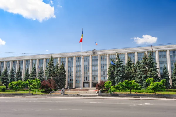 Construções metálicas em Chisinau, República da Moldávia — Fotografia de Stock