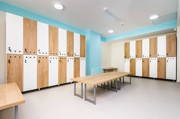 Interieur van de kleedkamer van de sportschool — Stockfoto