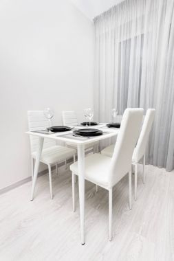 minimalist hizmet beyaz masa
