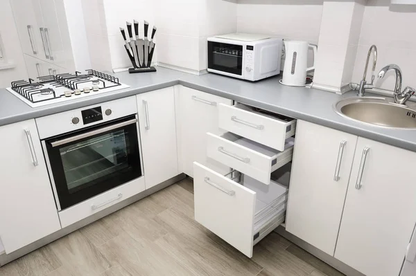 Moderní bílá kuchyň — Stock fotografie