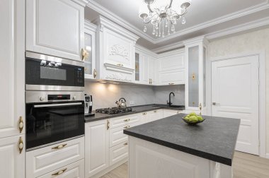 Adalı beyaz lüks modern mutfak