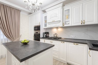 Adalı beyaz lüks modern mutfak