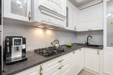 Adalı beyaz lüks modern mutfak