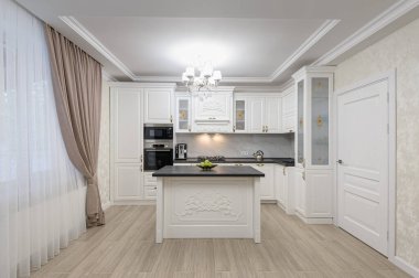 Adalı beyaz lüks modern mutfak