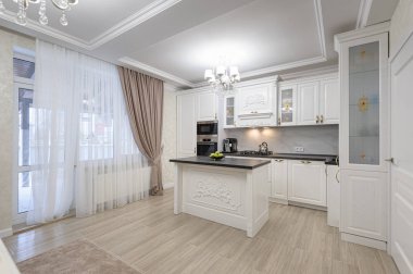 Adalı beyaz lüks modern mutfak