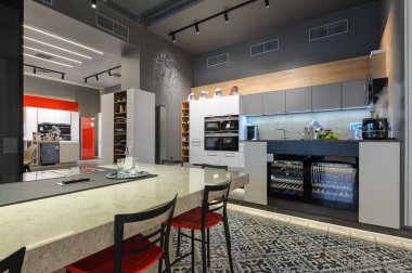 Premium ev aletleri mağazasının içi