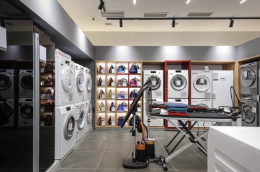 Premium ev aletleri mağazasının içi