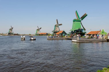 Zaanse schans, Hollanda 'da geleneksel yel değirmenleri