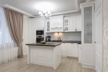 Adalı beyaz lüks modern mutfak