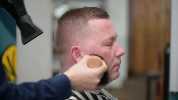 Mens haircut in Barbershop. Close-up of master uses hair dryer and brush to finish the hair styling — Stock videók