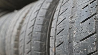 Eski kullanılmış lastikler