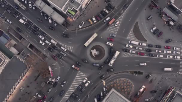 Top down view of roundabout, late evening overhead aerial drone flight — Stock Video